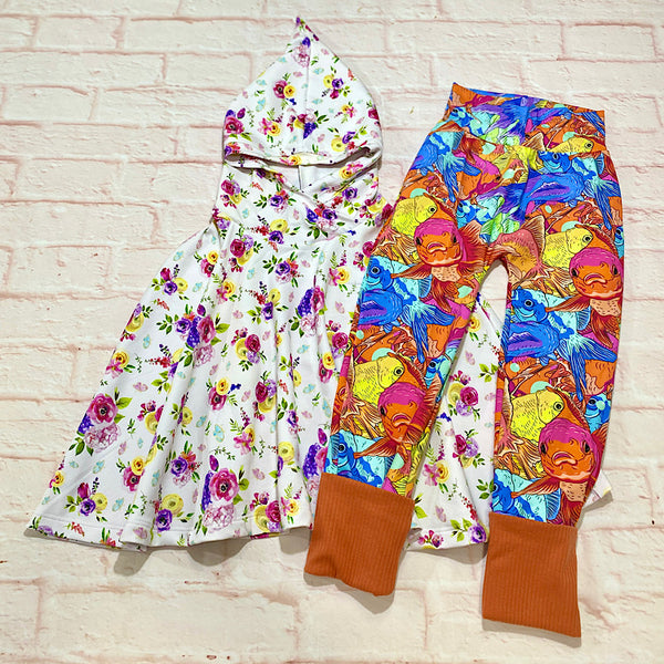 Size Large (6-9y) Winter Poncho - Pretty Flowers